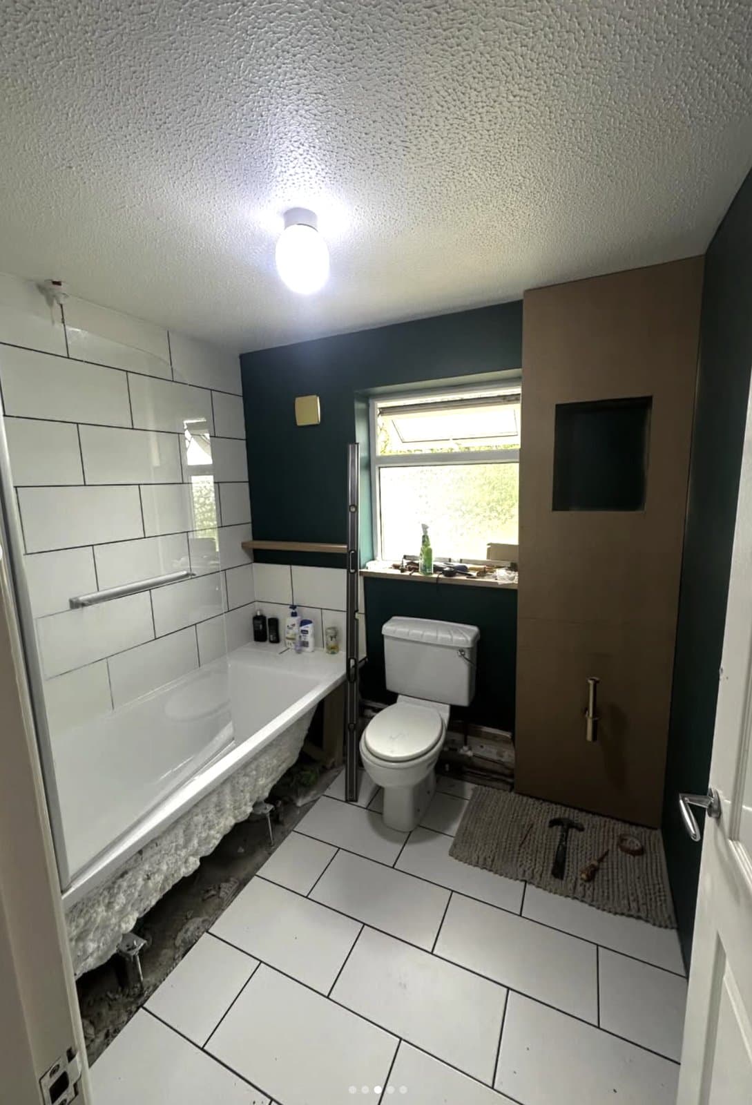 Plain bathroom with basic toilet, freestanding bath and undecorated walls — original state before fit-out